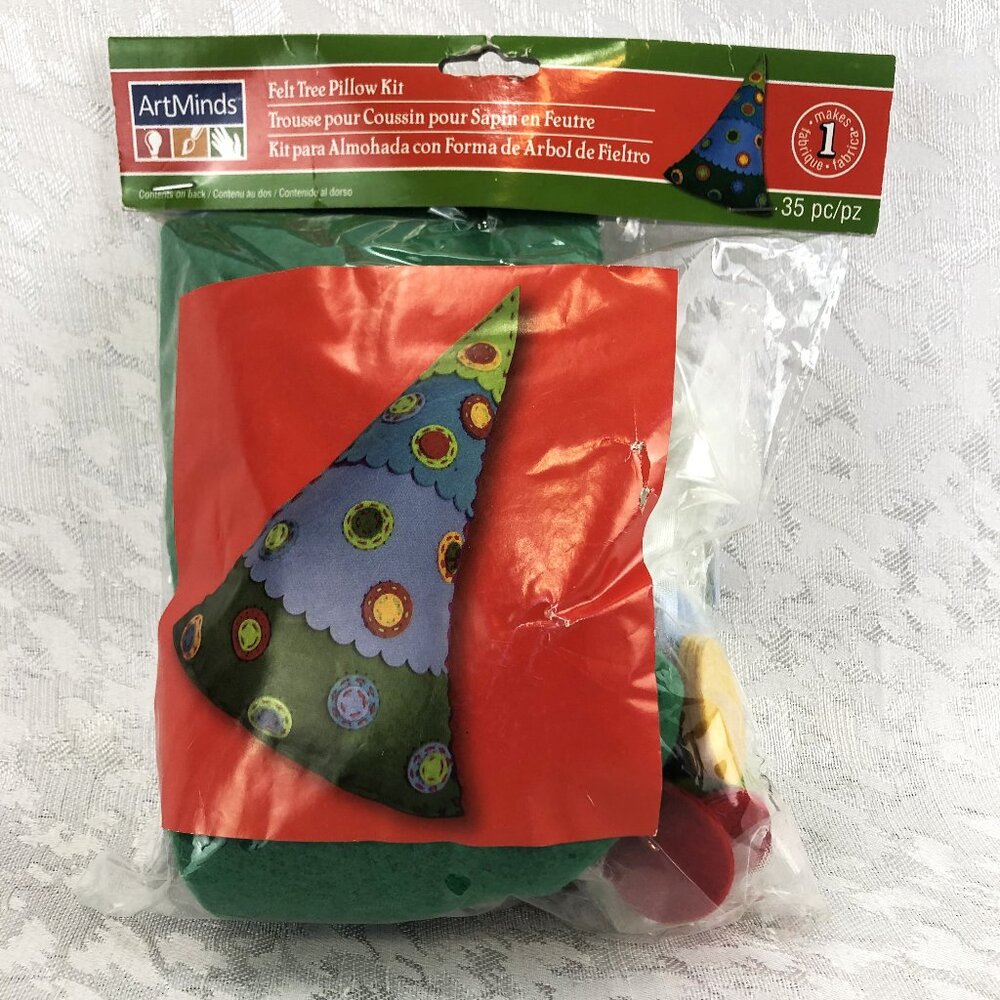 ArtMinds Felt Christmas Tree Pillow Applique Kit 35 pc Whimsical DIY Craft NWT